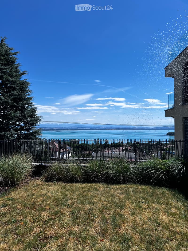 Appartamento nuovo di 2.5 locali con terrazza e prato privato, bella vista sul lago e le montagne (11)