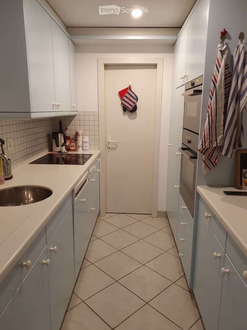 {"type": "Kitchen", "objects": ["sink", "faucet", "oven", "refrigerator", "oven mitt", "oven mitt", "oven mitt", "oven mitt", "oven mitt", "oven mitt", "oven mitt", "oven mitt", "oven mitt", "oven mitt", "oven mitt", "oven mitt", "oven mitt", "oven mitt",