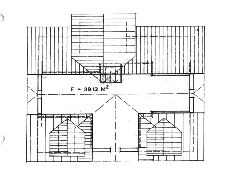 Floor plan of a residential unit with labeled dimensions of 39.13 m², showing multiple rooms and structural elements.
