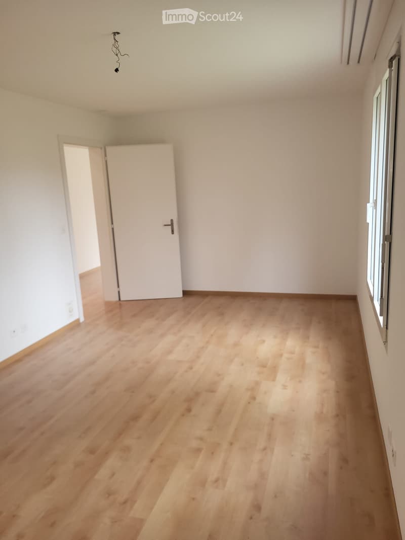 Appartamento luminoso 4.5 locali con balcone e bella vista a Friburgo (8)