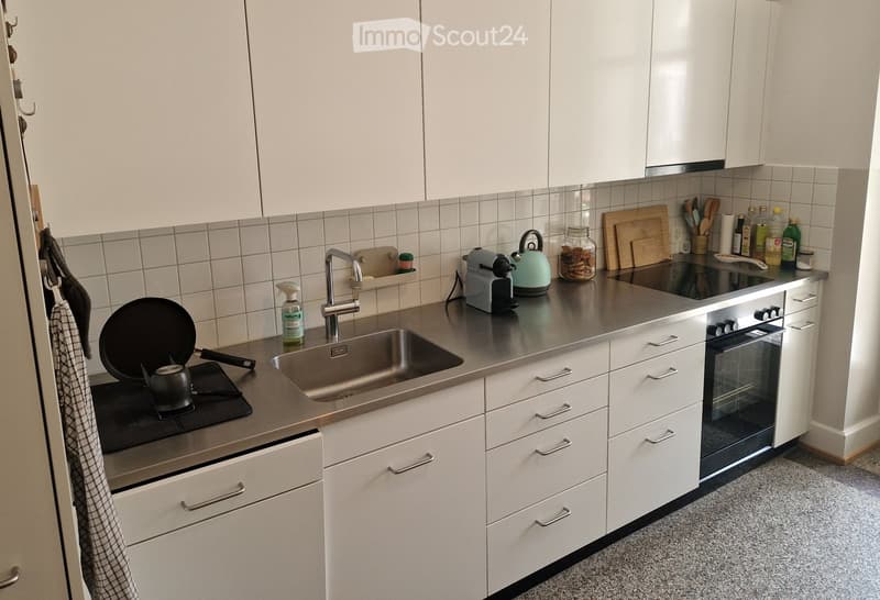 {"type": "Kitchen", "objects": ["sink", "faucet", "oven", "coffee maker", "teapot", "cutting board", "oven mitt", "oven gloves", "oven mitt", "oven gloves", "oven mitt", "oven gloves", "oven mitt", "oven gloves", "oven mitt", "oven gloves", "oven mitt", "