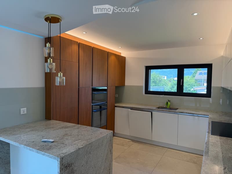 Casa indipendente luminosa e rinnovata ad Aigle – 4,5 locali con grande terreno (5)