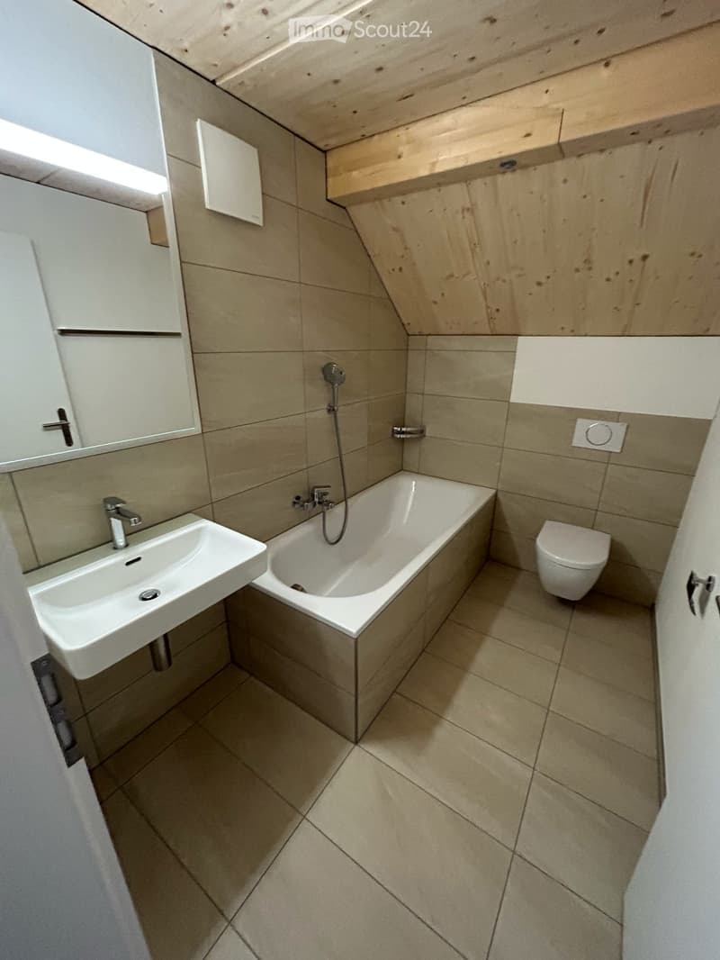 Beautiful, spacious attic apartment in a renovated farmhouse in Herzogenbuchsee, Oberönz district (12)