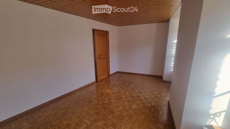 empty room, wooden floor, white walls, door, window