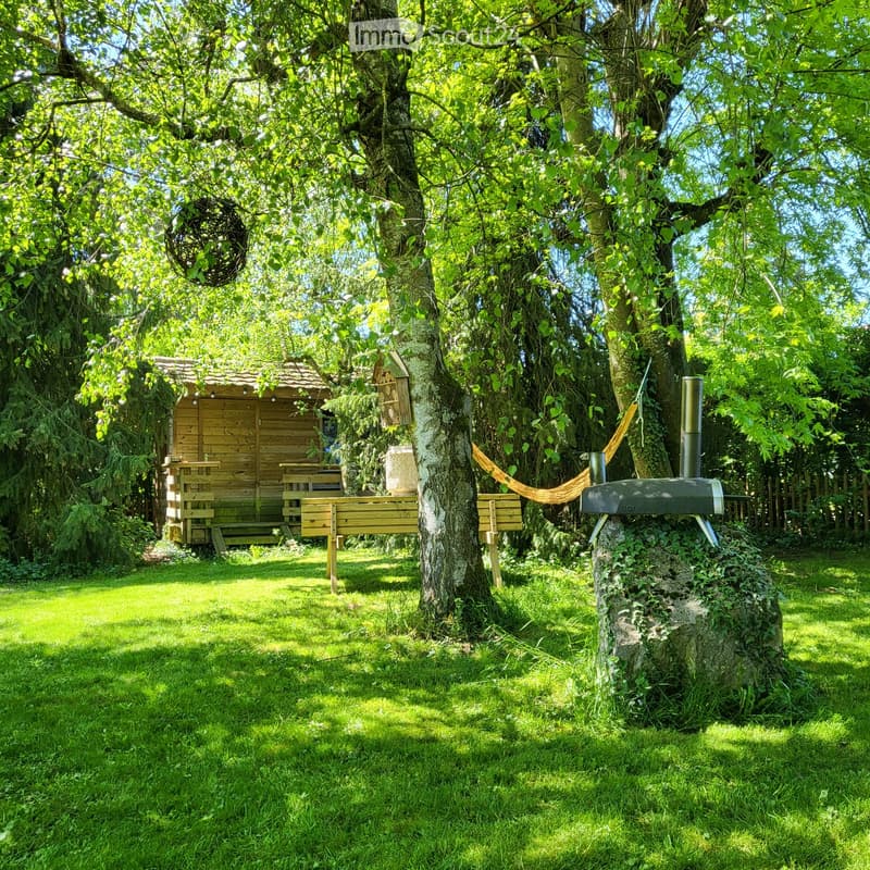 Casa unifamiliare su un grande terreno edificabile con alberi (9)