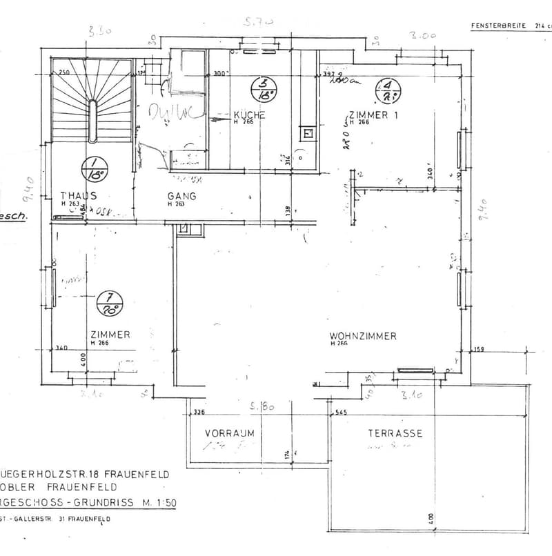 Floor plan of a house showing rooms including kitchen, living room, bedroom, hallway, entrance, and terrace.