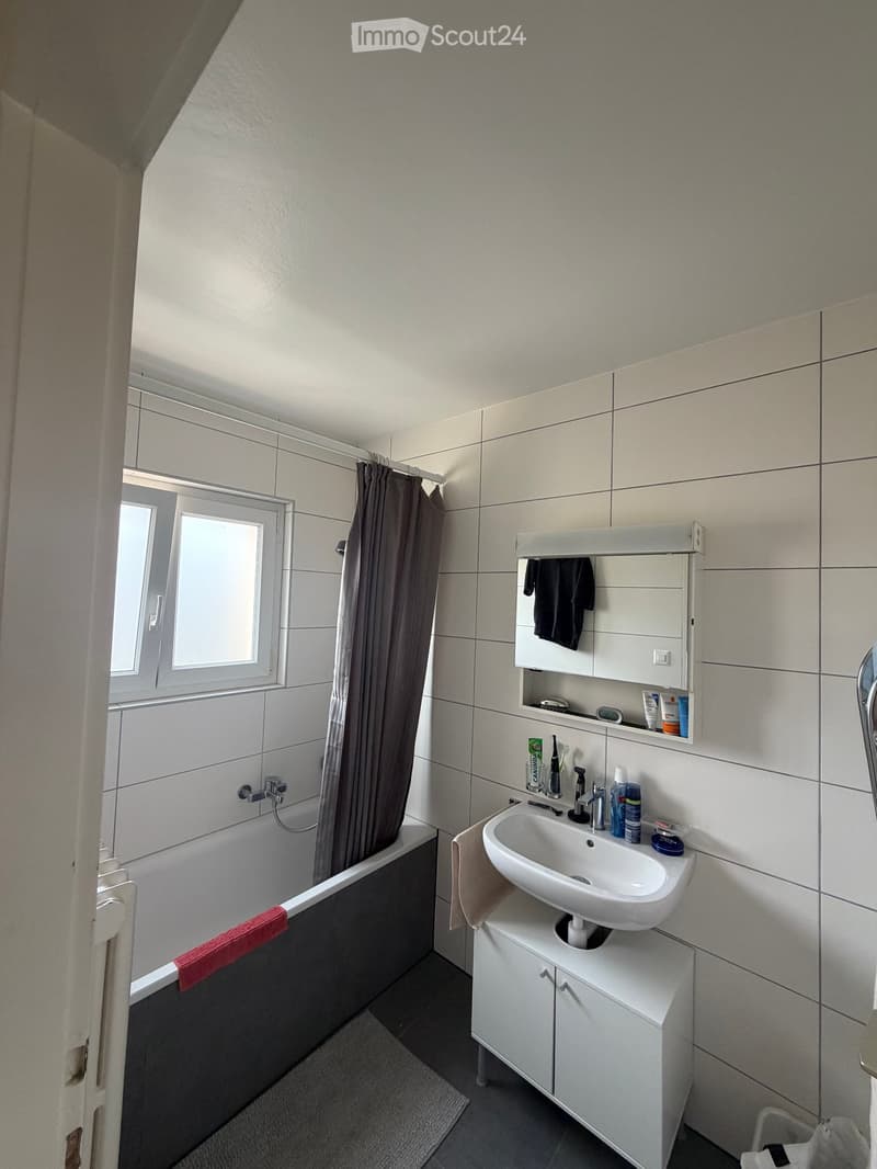 Geräumige 2.5-Zimmer-Wohnung mit Garagenbox in Payerne (4)