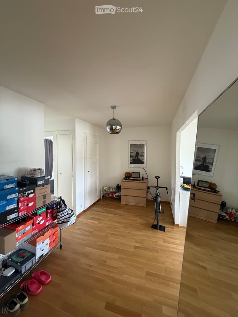 Geräumige 2.5-Zimmer-Wohnung mit Garagenbox in Payerne (3)