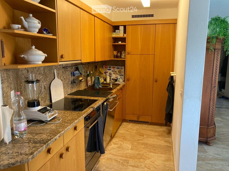 {"type": "Kitchen", "objects": ["oven", "blender", "bottle", "oven mitt", "oven mitt", "oven mitt", "oven mitt", "oven mitt", "oven mitt", "oven mitt", "oven mitt", "oven mitt", "oven mitt", "oven mitt", "oven mitt", "oven mitt", "oven mitt", "oven mitt",
