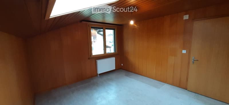 Charmant appartement de 5,5 pièces en duplex avec vue sur les montagnes à Frutigen (35)