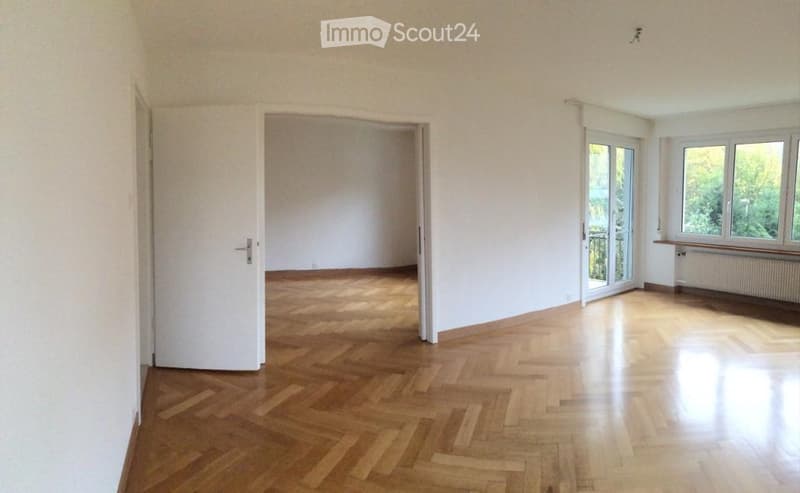 empty room, wooden floor, white walls, sliding glass doors, balcony