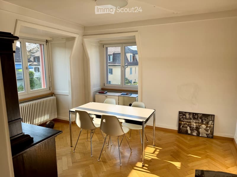 Charmante 3-Zimmer-Altbauwohnung inkl. Parkplatz an ruhiger und zentraler Lage in Zürich (1)