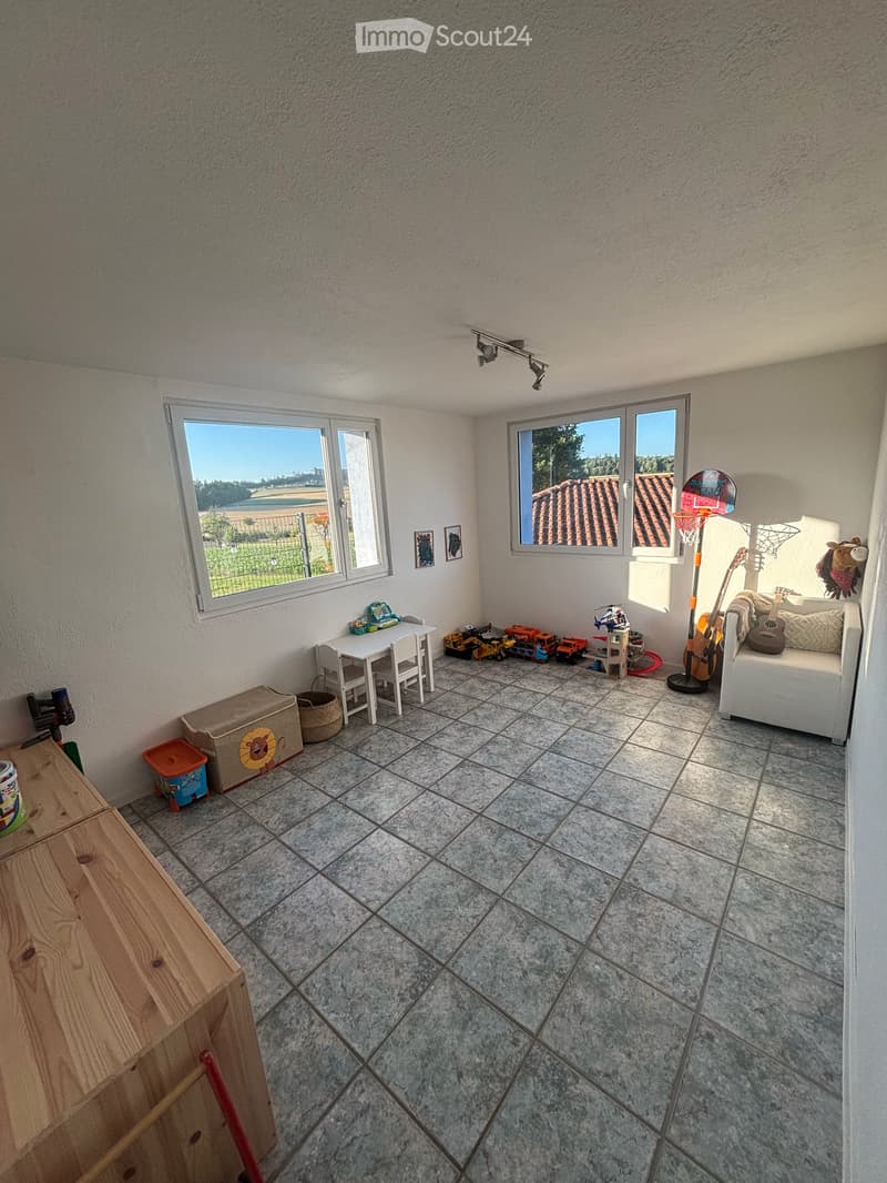 Casa unifamiliare di 6,5 locali ben curata a Scherz ai margini del villaggio (7)