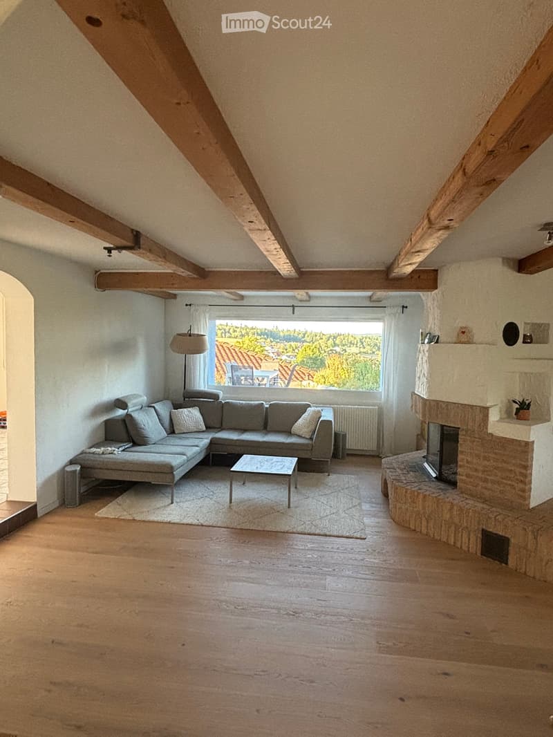 Casa unifamiliare di 6,5 locali ben curata a Scherz ai margini del villaggio (1)