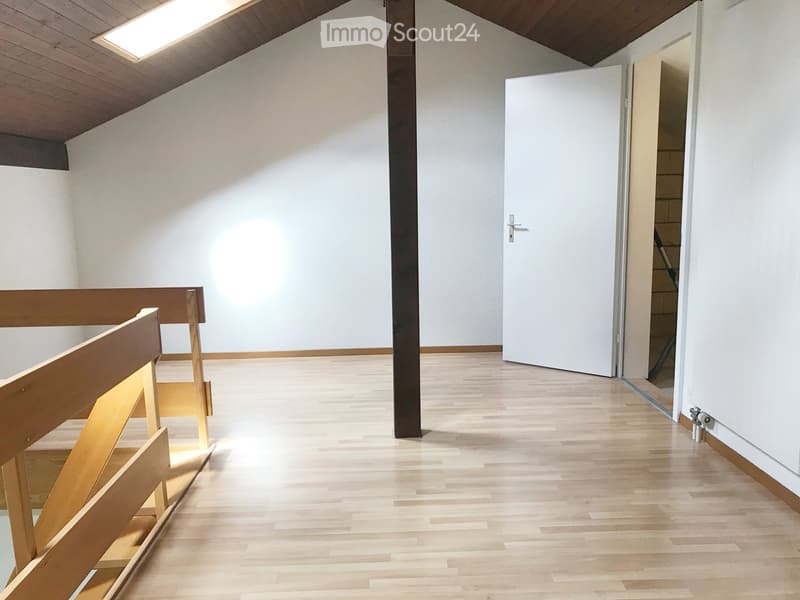 {"visible_features": ["Raised ground floor"],    "type": "Room",    "description": "wooden floors, white walls, white doors, sloped ceiling, attic space",    "localized_descriptions":        {        "EN": "Room: wooden floors, white walls, white doo