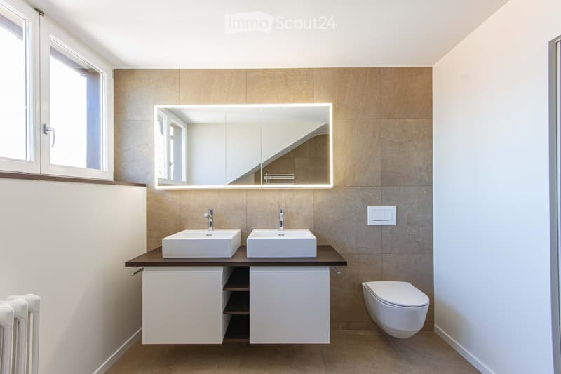 {"visible_features": [],    "type": "Room",    "description": "modern bathroom with two sinks, large mirror, toilet, window, tiled walls",    "localized_descriptions":        {        "EN": "modern bathroom with two sinks, large mirror, toilet, windo