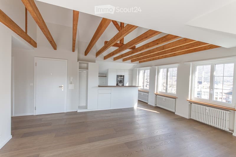 {"visible_features": ["View"],    "type": "Room",    "description": "Open space, hardwood floors, wooden ceiling beams, built-in kitchen, windows, radiators",    "localized_descriptions":        {        "EN": "Room: Open space, hardwood floors, wood
