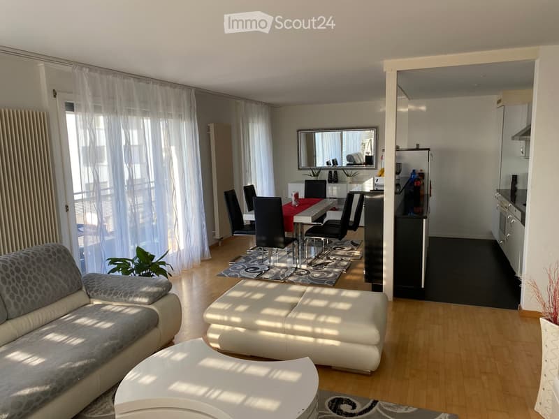 Helle, ruhige 4.5-Zimmer-Wohnung mit Balkon in Murten (3)