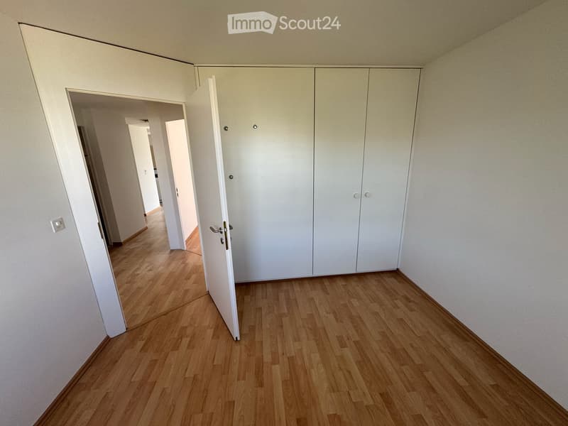 Helle, ruhige 4.5-Zimmer-Wohnung mit Balkon in Murten (7)
