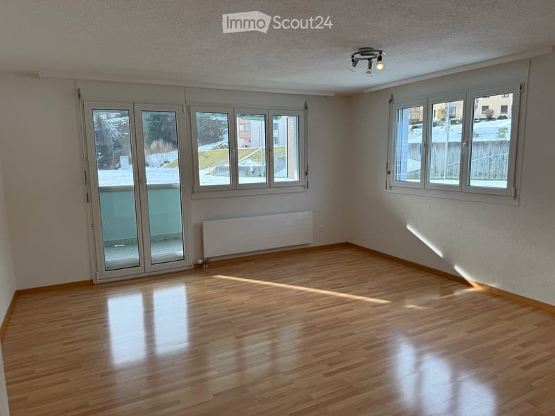 Wohnzimmer mit Balkon