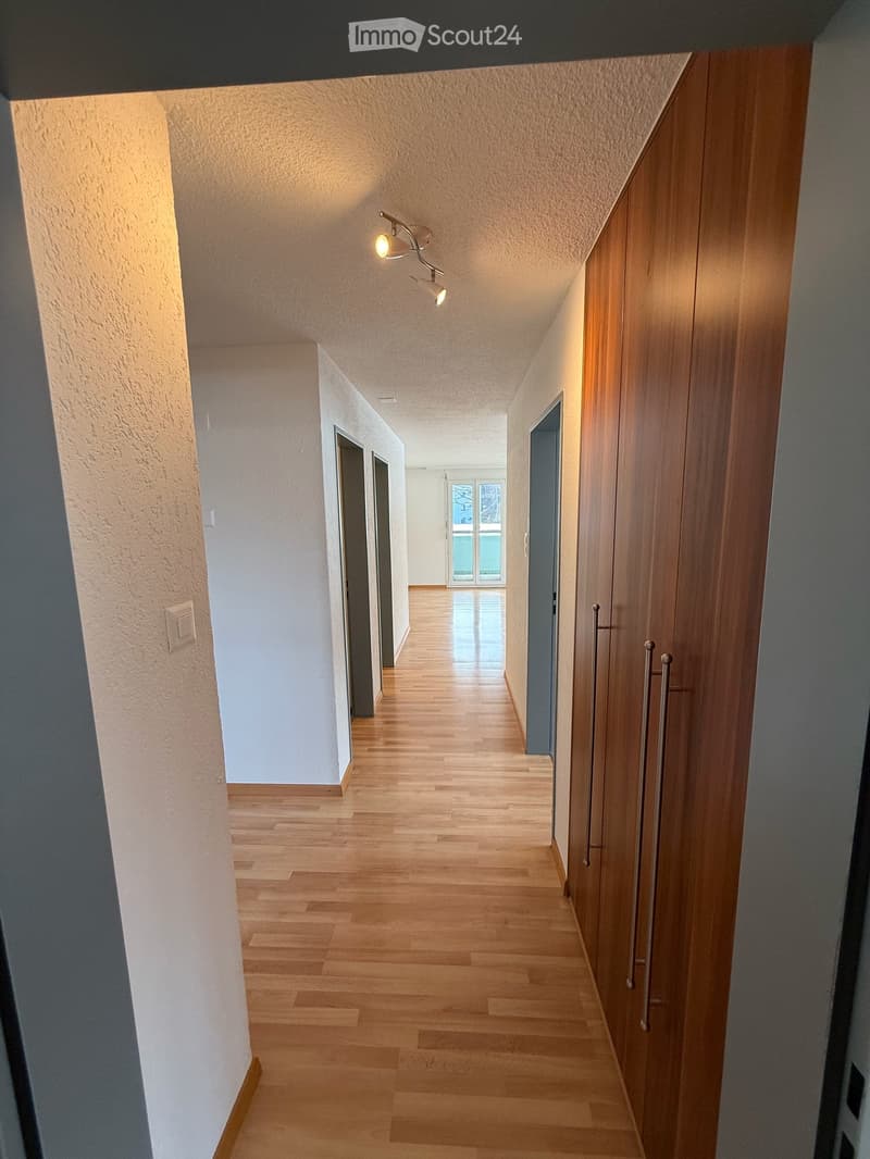 Durchgang mit Garderobe