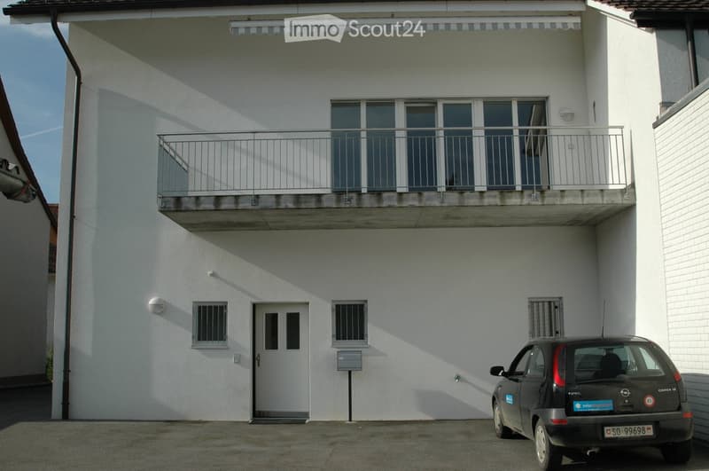 Eingangsbereich unten, Balkon und Aussenabstellplatz, Miete für Aussenparkplatz Fr. 50.--