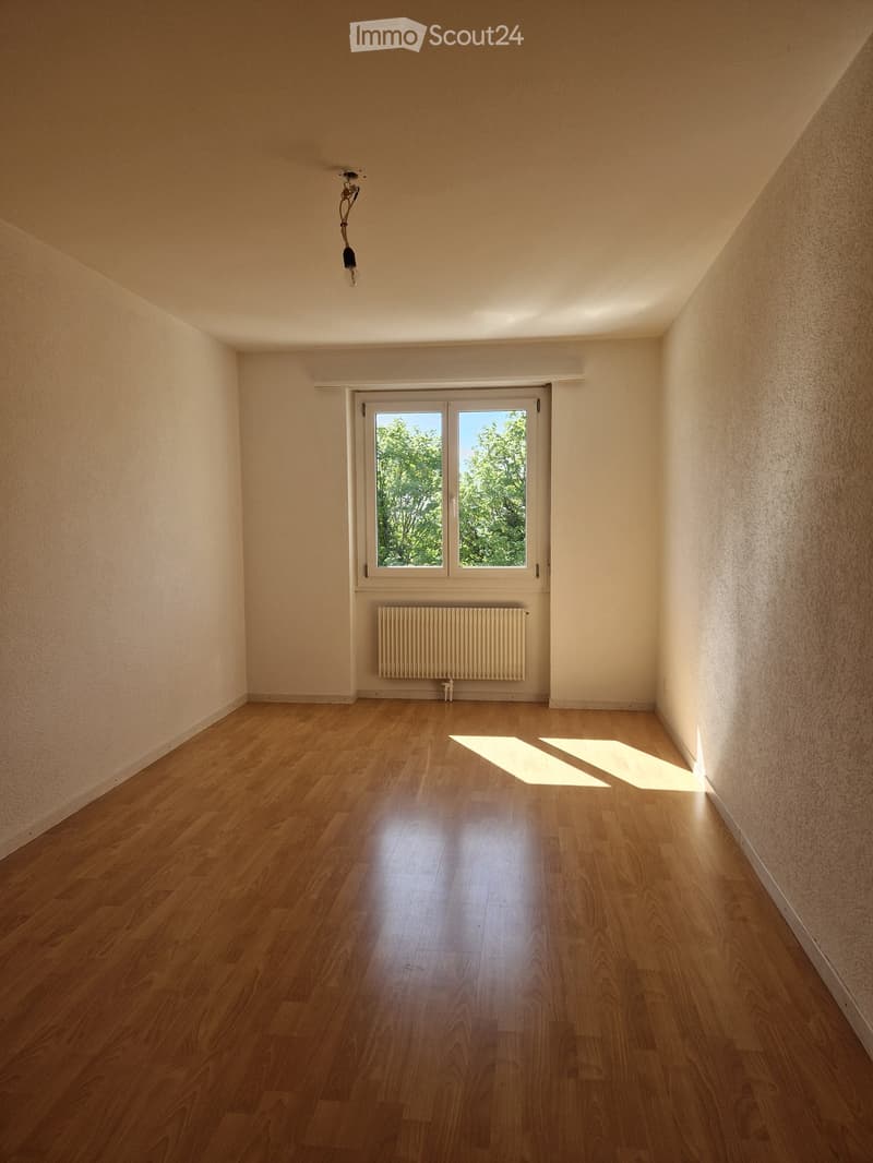 Charmante 4.5-Zimmer-Wohnung mit Balkon und schöner Aussicht in Leubringen (6)