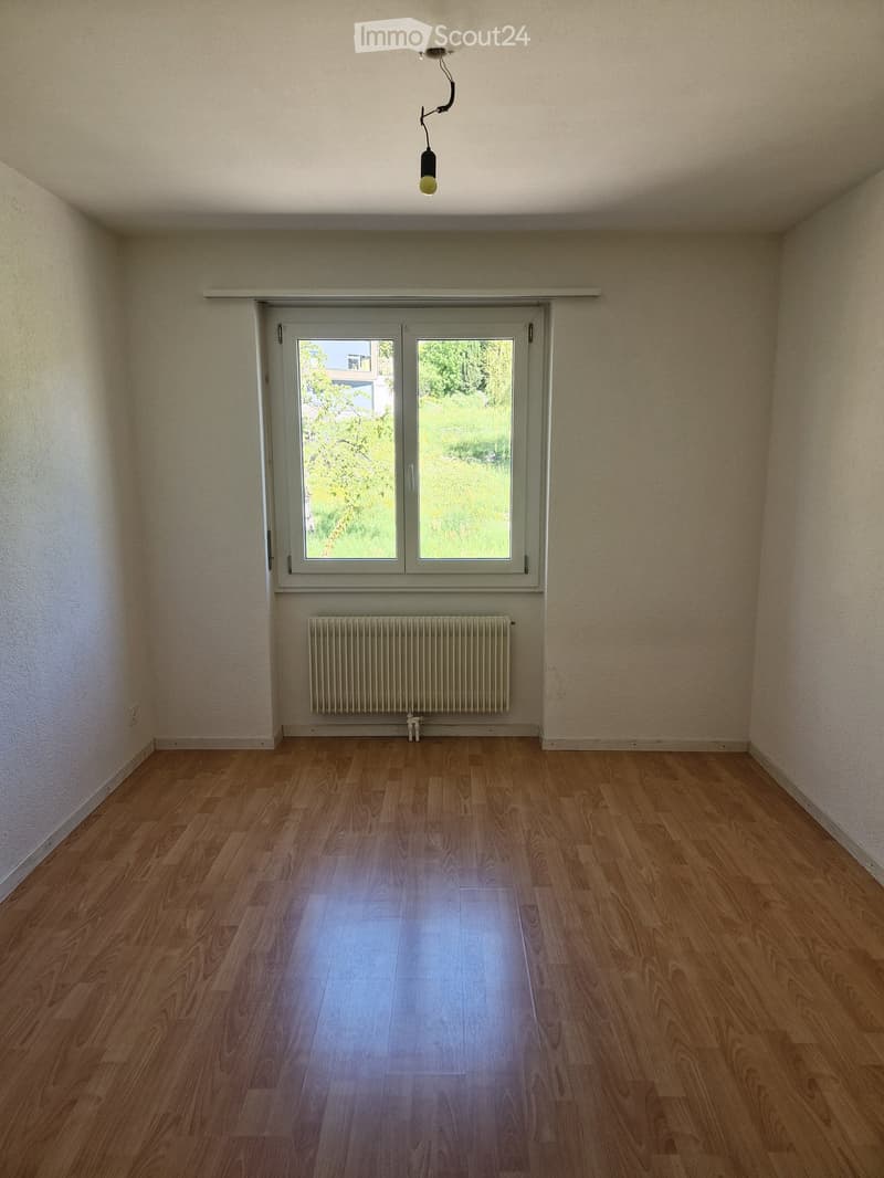 Charmante 4.5-Zimmer-Wohnung mit Balkon und schöner Aussicht in Leubringen (9)
