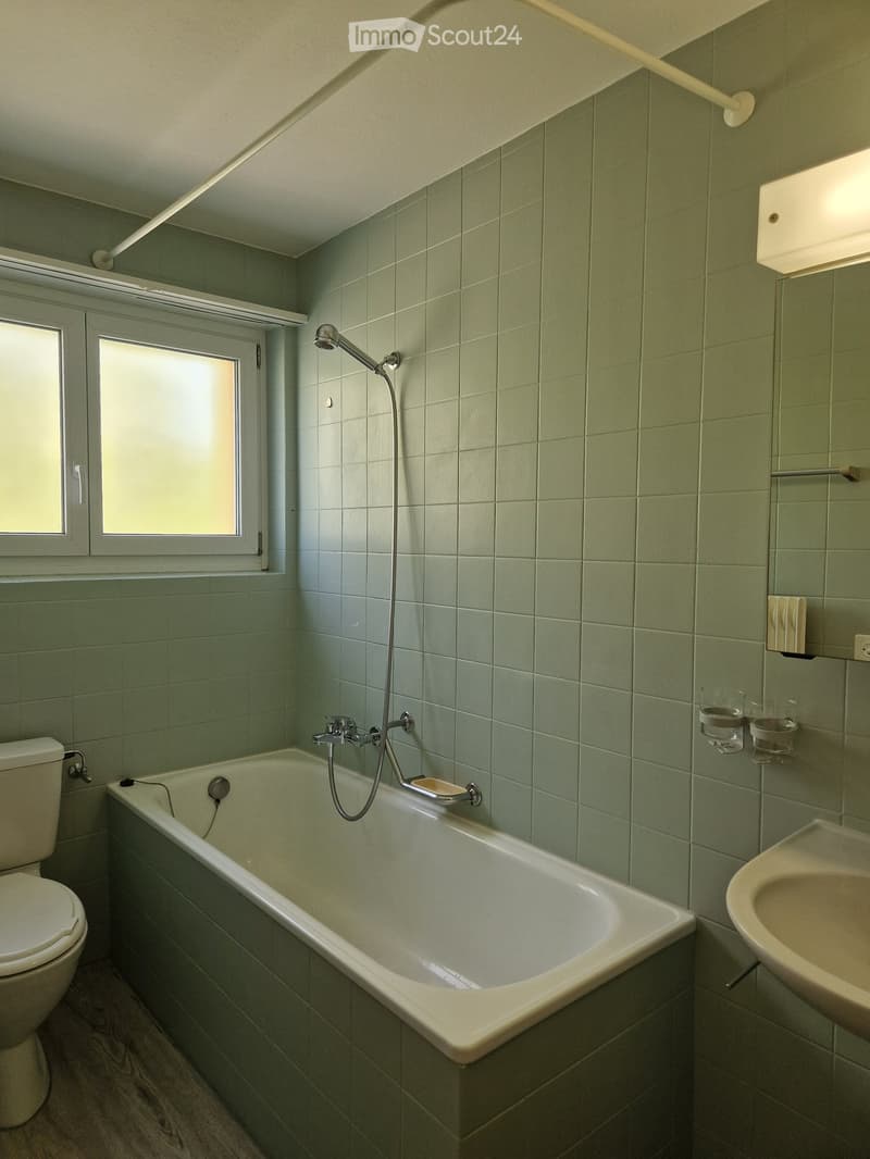 Charmante 4.5-Zimmer-Wohnung mit Balkon und schöner Aussicht in Leubringen (3)