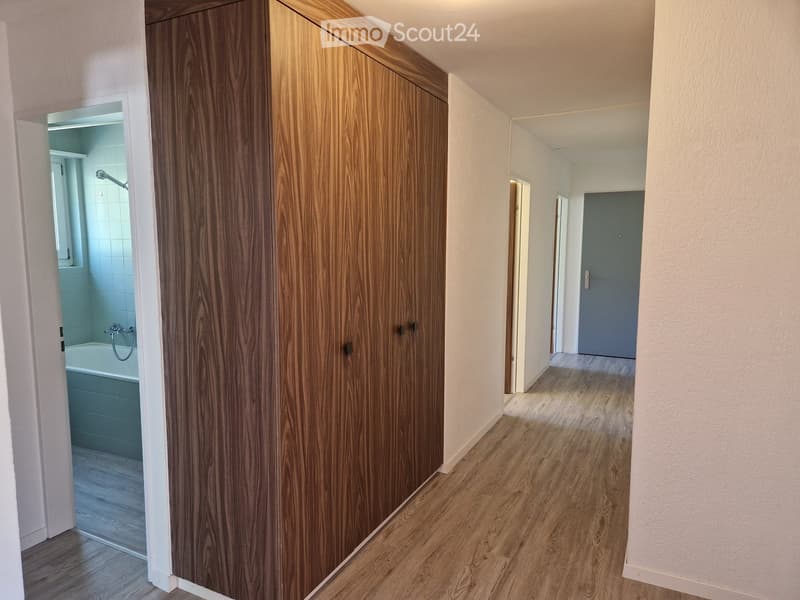 Charmante 4.5-Zimmer-Wohnung mit Balkon und schöner Aussicht in Leubringen (5)