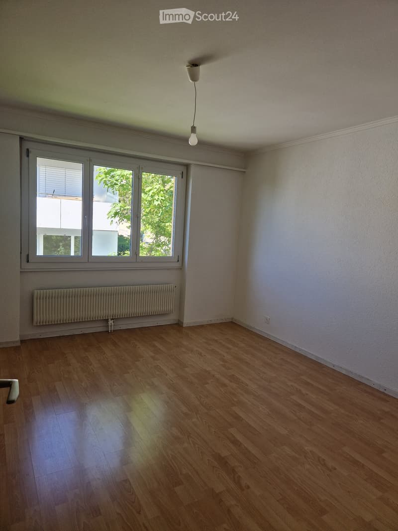 Charmante 4.5-Zimmer-Wohnung mit Balkon und schöner Aussicht in Leubringen (8)