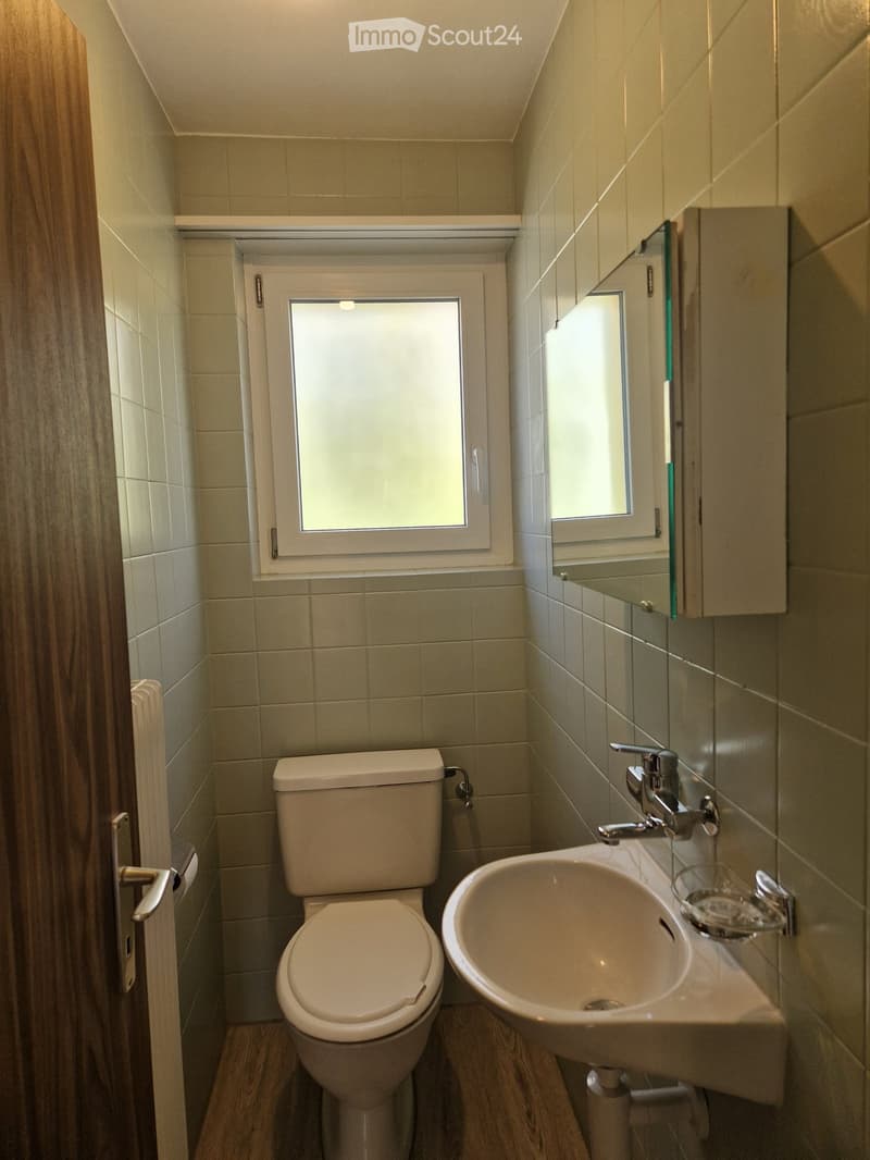 Charmante 4.5-Zimmer-Wohnung mit Balkon und schöner Aussicht in Leubringen (4)