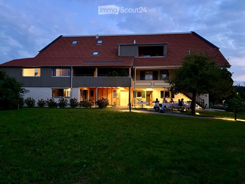 Appartamento mansardato spazioso e bellissimo in una casa colonica ristrutturata a Herzogenbuchsee, quartiere di Oberönz (24)