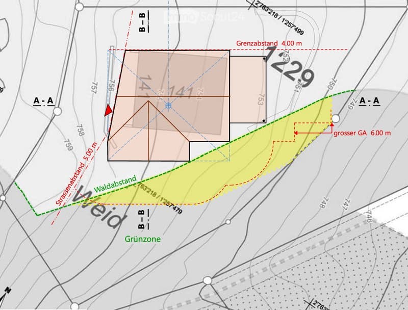 Plot plan showing a building footprint, surrounding green area, and boundary lines with measurements.