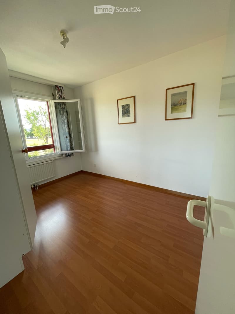 Geräumige 5.5-Zimmer-Wohnung mit atemberaubendem Blick in Ecublens (VD) (12)
