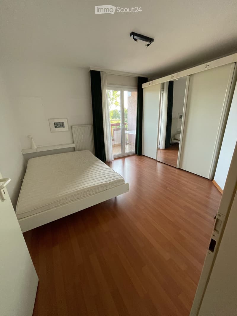 Geräumige 5.5-Zimmer-Wohnung mit atemberaubendem Blick in Ecublens (VD) (13)