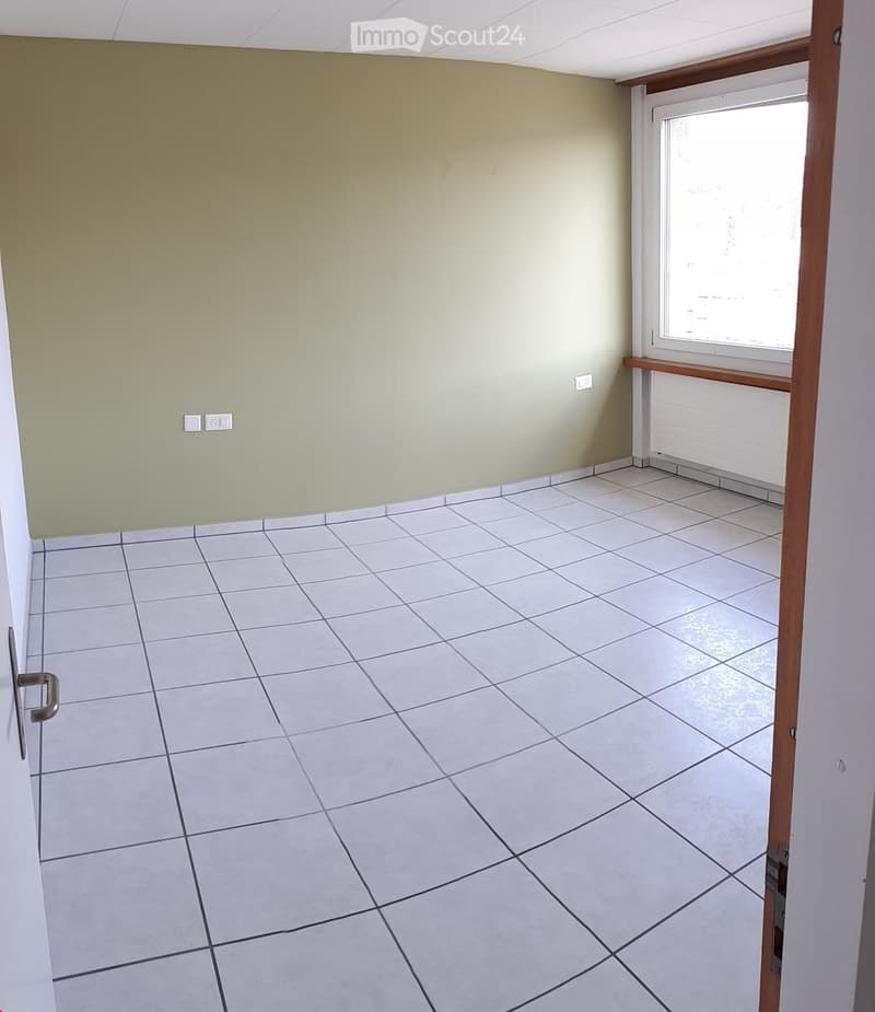 Grosse 5.5 Zimmerwohnung im Industriering von Lyss (11)