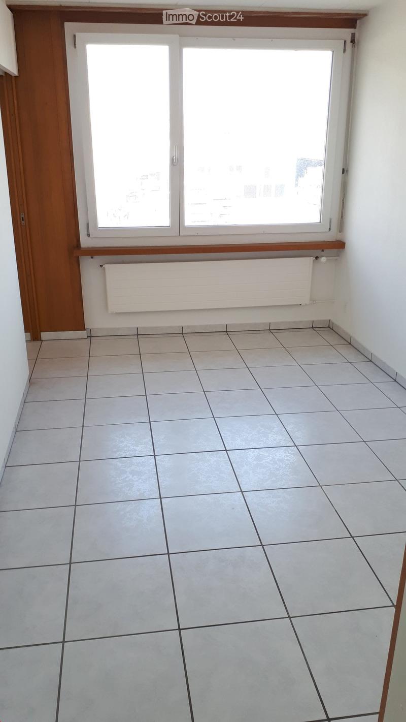 Grosse 5.5 Zimmerwohnung im Industriering von Lyss (9)