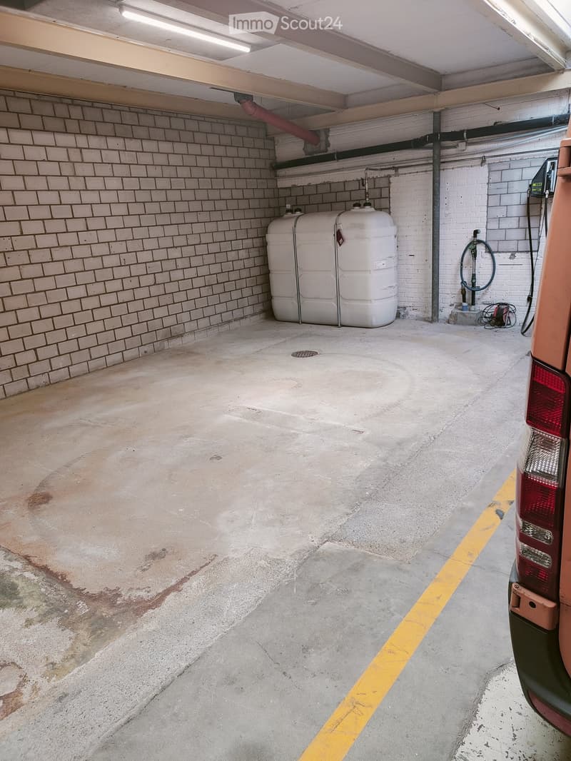 {"type": "Garage", "objects": ["water tank"], "description": "Underground garage with concrete floor, brick walls, water tank, and partial view of a vehicle.", "localized_descriptions": {"EN": "Underground garage with concrete floor, brick walls, water ta