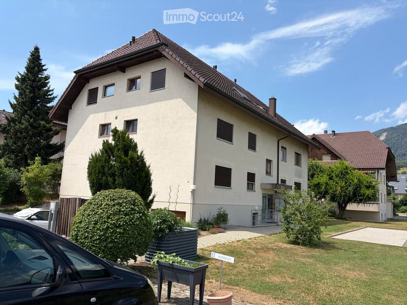 Gepflegte 3.5-Zimmer-Wohnung mit verglastem Balkon und Garage in Oberbipp (1)