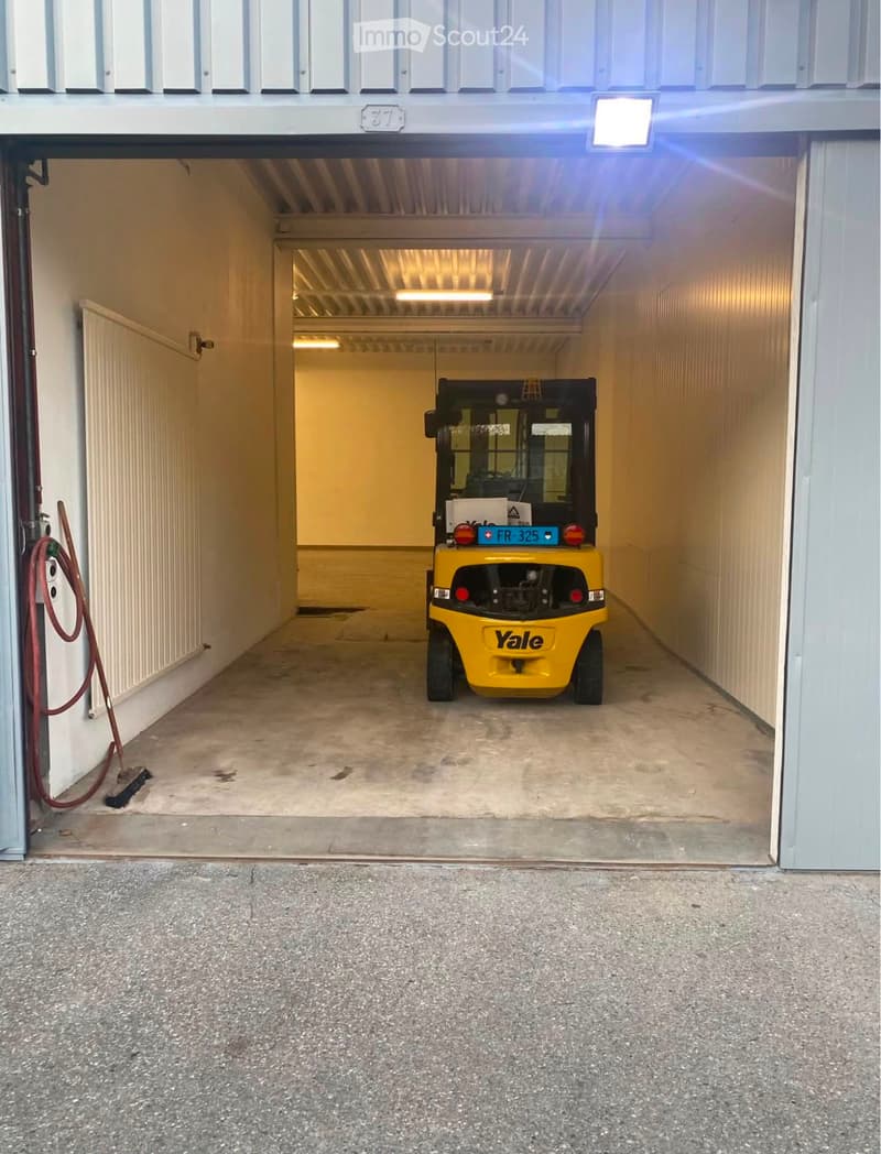 {"type": "Garage", "objects": ["forklift"], "description": "A large, well-lit garage with a yellow Yale forklift parked inside, concrete floor, and a broom leaning against the wall.", "localized_descriptions": {"EN": "A large, well-lit garage with a yello
