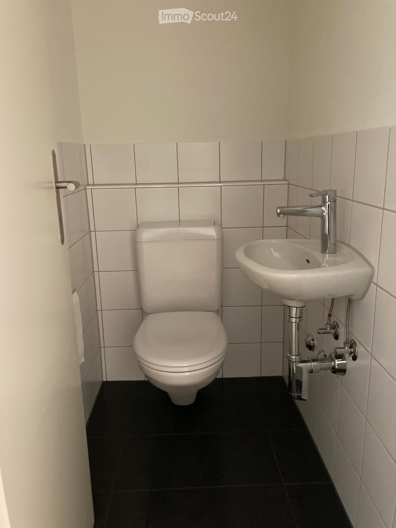 separates WC