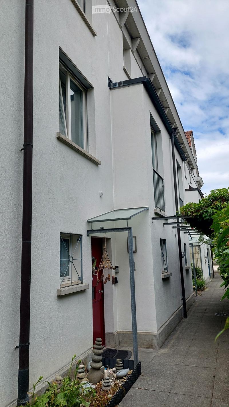 Geräumiges 7.5-Zimmer-Reihenhaus an der Ackerstrasse in Volketswil (3)