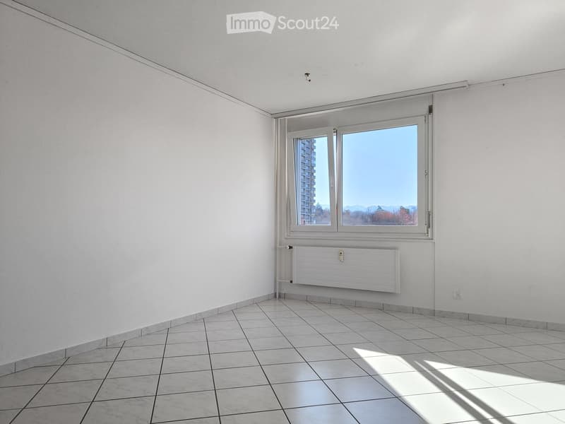 empty room, white walls, white tiles, large window, white radiator