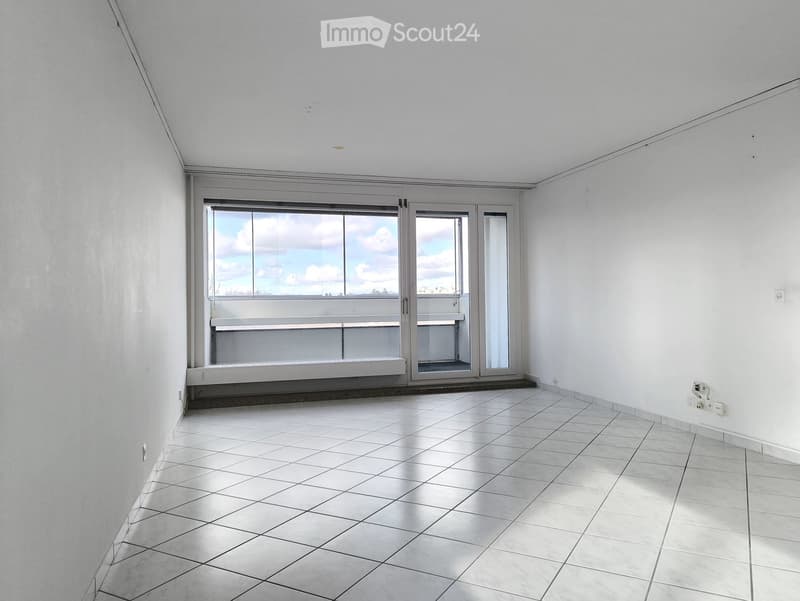 empty room, white walls, white tiles, large windows, balcony