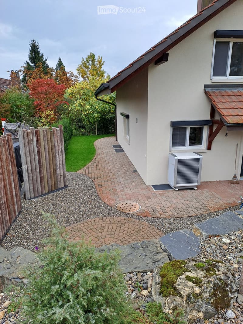 Renoviertes Doppeleinfamilienhaus an attraktiver Lage (2)