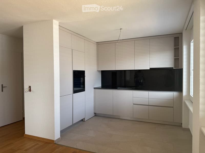 Erstvermietung nach Sanierung – grosszügige 4.5-Zimmer-Wohnung mit Balkon (3)