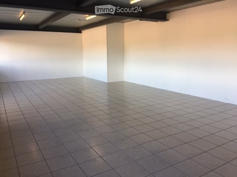 Empty room with tiled floor and white walls, no furniture or equipment.