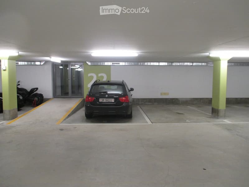 Einstellhalle mit E-Mobility-Anschlüssen