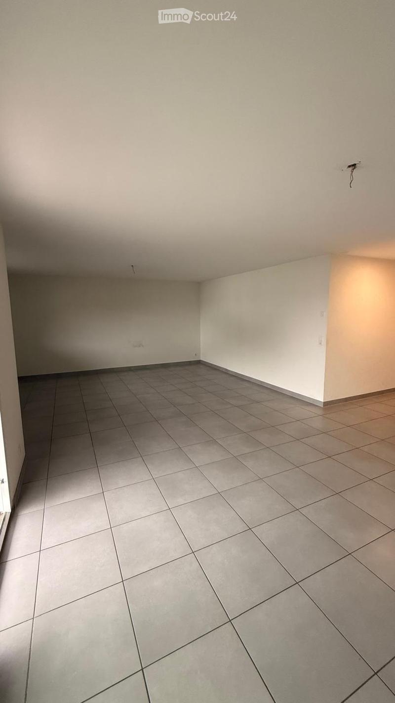 Empty room with tiled floor and white walls, no furniture or equipment.